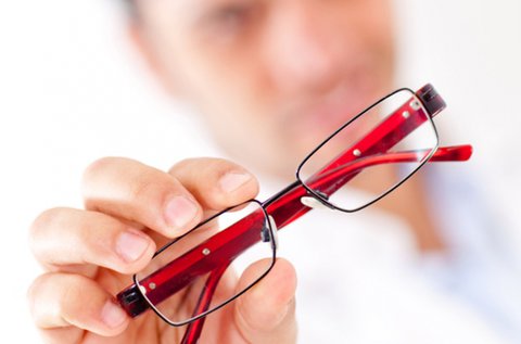 Divatos szemüveg készítése látásvizsgálattal