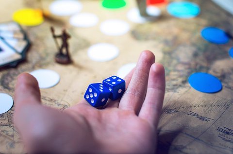 Társasjátékozás 2 főnek Game up tállal