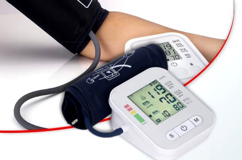 Karra helyezhető, LCD kijelzős vérnyomásmérő