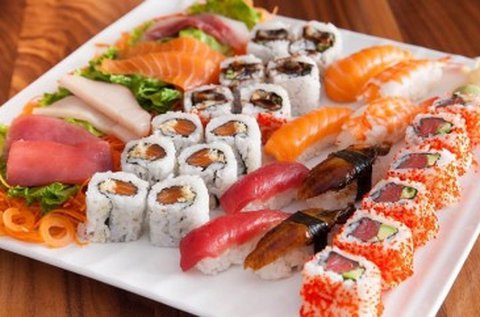 Korlátlan svédasztalos étel-, ital- és sushifogyasztás