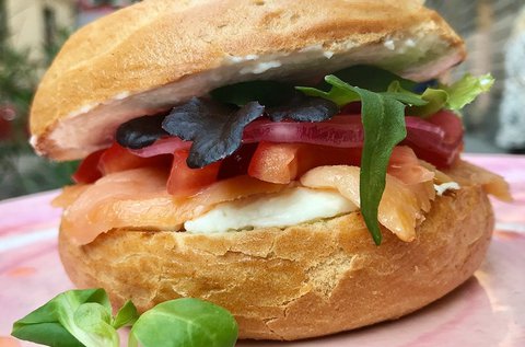 Különleges füstölt lazacos bagel a belvárosban