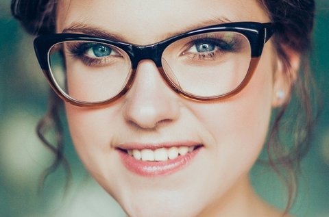 Multifokális szemüveg FreeForm lencsével