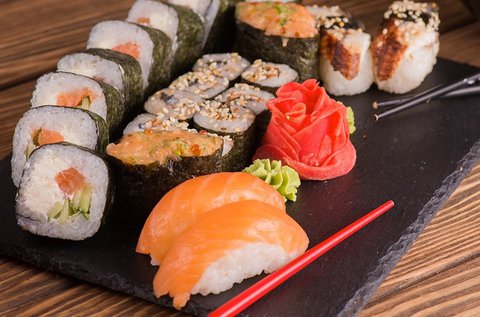46 db-os sushi válogatás miso levessel