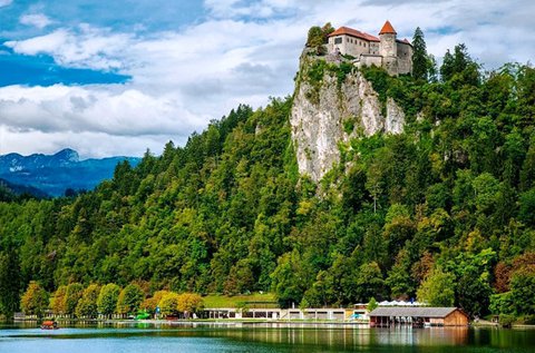 Októberi buszos kirándulás a festői Bledi-tóhoz