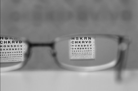 Komplett szemüveg divatos kerettel, látásvizsgálattal