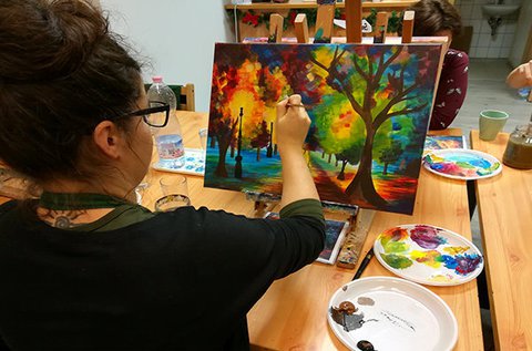 Élményfestés kurzus képzett festőművészekkel