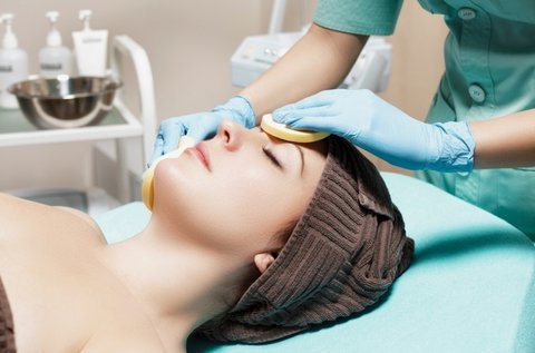 Kozmetikai arctisztítás cryoterápiás vasalással