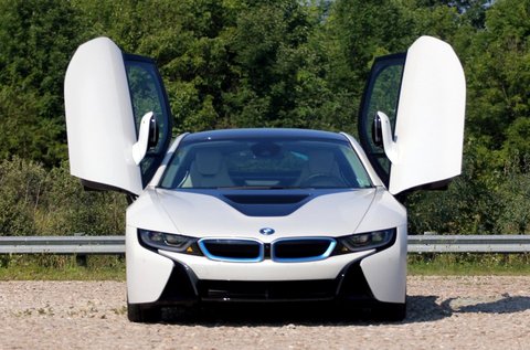 Száguldj egy BMW i8 Plug-in hybrid autóval!