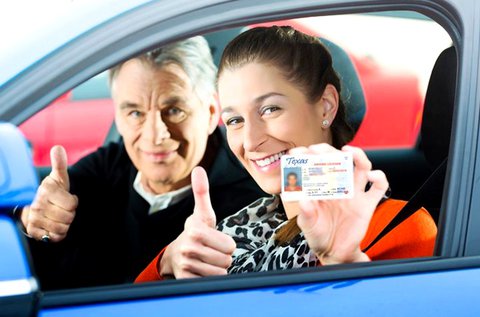 KRESZ elméleti oktatás 10 óra vezetéssel