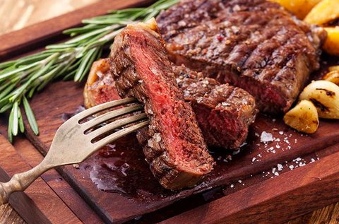 Steakre vágyva főzőkurzus italfogyasztással