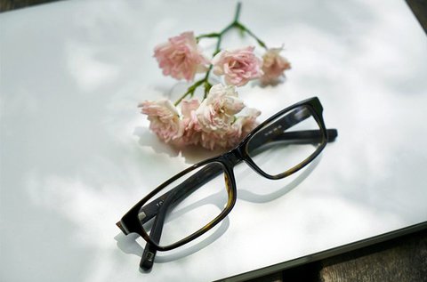 Komplett szemüveg vékonyított Essilor lencsével