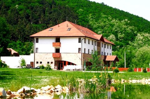 Sátoraljaújhelyi pihenés Bambi Állatfarm belépővel