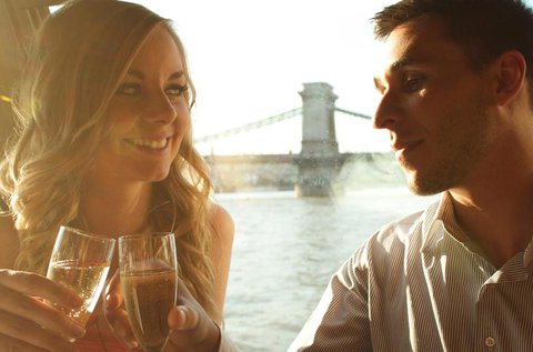 Városnéző sétahajózás 2 főnek a Dunán