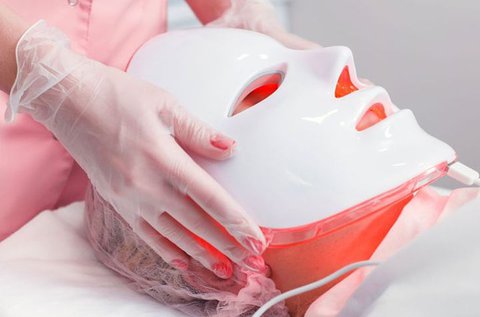 Bőrfiatalítás LED maszk esztétikai kezeléssel