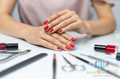 Trendi egyszínű géllakkozás 2 köröm díszítésével