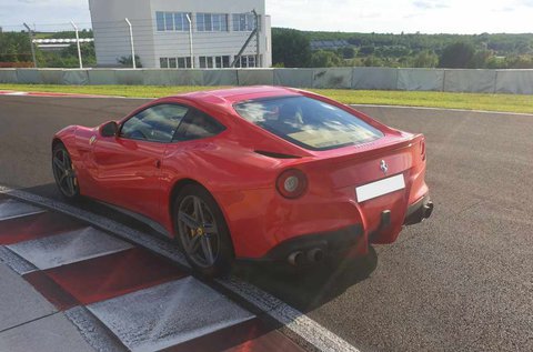 Vezess egy Ferrari F12 Bernelittát a Hungaroringen!