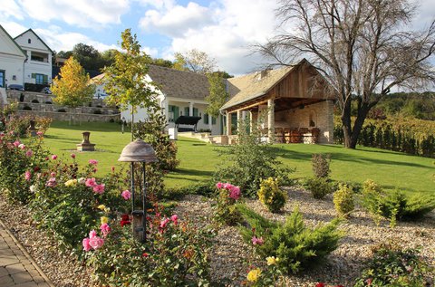 Bor, romantika és wellness a szekszárdi szőlőhegyen
