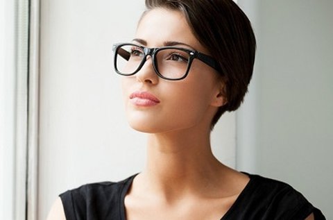 UV szűrős szemüveg vékonyított lencsével