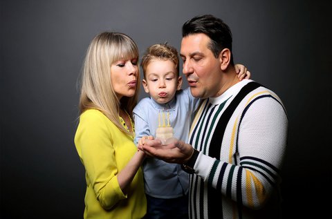 1 órás műtermi családi fotózás legfeljebb 5 főnek