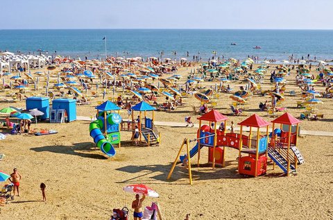 1 hetes üdülés 4-5 főnek Bibione tengerpartján