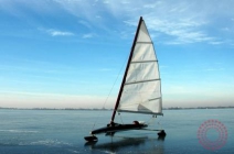 Suhanj a Balatonon! 35-40 perces jégvitorlázás 2 fő részére Balatonfüred-Tihany között (ha az időjárás nem engedi, beváltható 1 órás vitorlázásra tavasszal)