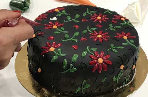 Készíts exkluzív tortákat glazúr technikával!