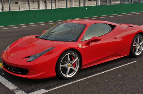 Vezess egy Ferrari 458 Italia sportkocsit 12 körön át!