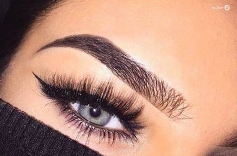 Karakteres szemöldök sminktetoválással