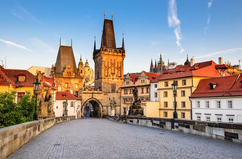 Látogatás a száztornyú Prágában, hétvégén is