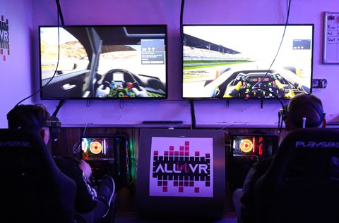 Páros VR autóversenyzés 1 órán át