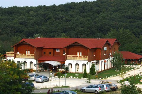 Wellness élmény finom ebéddel a Pilisben