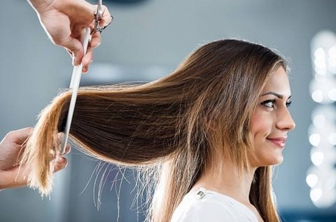 Professzionális hajvágás hosszú hajra