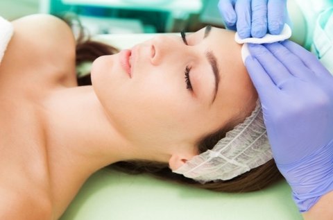 Kozmetikai nagykezelés bio bőrtápláló feltöltéssel