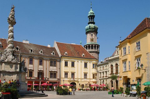 Családi szieszta uszoda belépővel Sopronban
