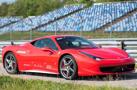 Ferrari 458 Italia élményvezetés 2 körön át
