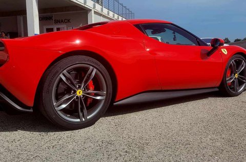 7 körös Ferrari 296 GTB élményvezetés