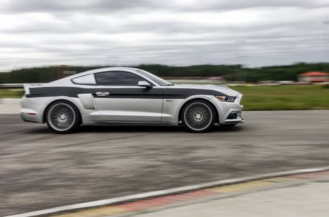 Ford Mustang Eleanor élményvezetés 3 körön át