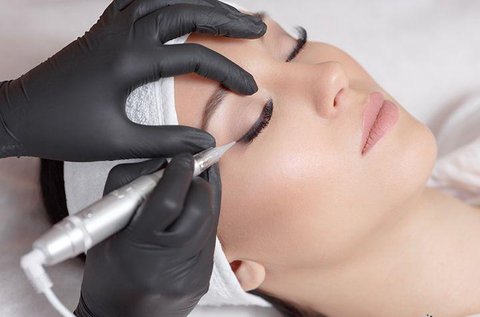 Szemhéj tetoválás alsó vagy felső szemhéjra