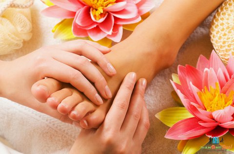 Talpmasszázs thai és nyirok masszázs fogásokkal