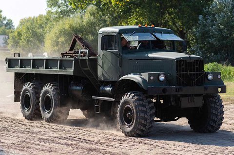 KRAZ katonai teherautó vezetés 4 körön át