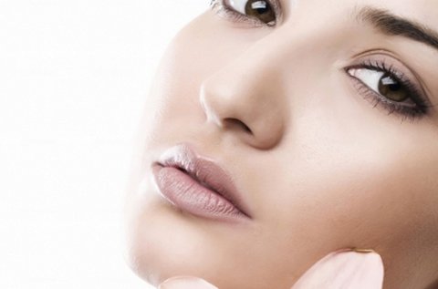 Elektromágneses feszesítő arc-, toka- és nyakkezelés