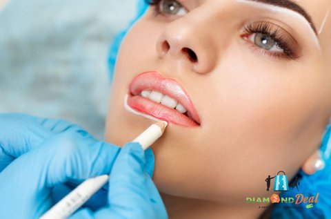 Szájkontúr tetoválás satírral