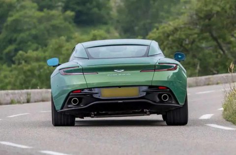 12 körös Aston Martin DB11 élményvezetés