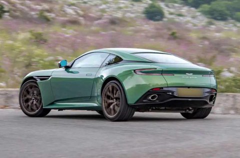 8 körös Aston Martin DB11 élményvezetés