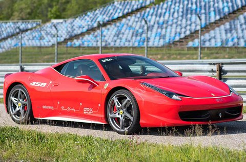Taposs a gázra egy Ferrari 458 Italia volánjánál!