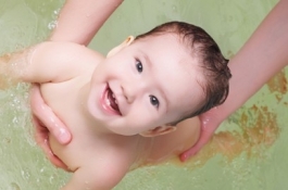 Élmény a babának, élmény a mamának! Picur Baba-Mama Vízi Program 990 Ft-ért 2 budapesti helyszínen (3.500 Ft értékben)