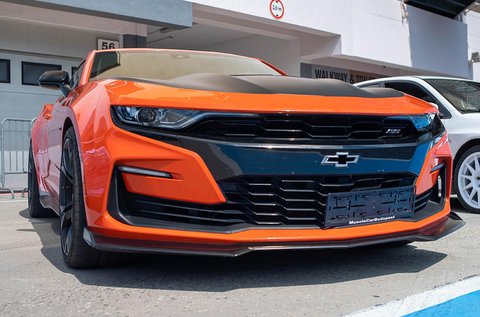 4 körös Chevrolet Camaro SS izomautó vezetés