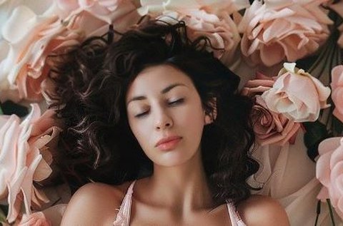 Volumennövelő, hajtőemelő Wella Headlines dauer