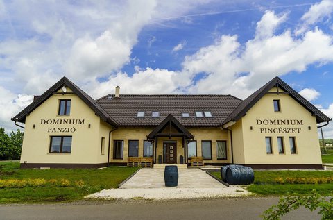 Borkaland a festői Mátrai borvidéken, Farkasmályban