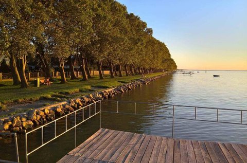 Nyárindító pihenés a Balatonnál fürdőbelépővel